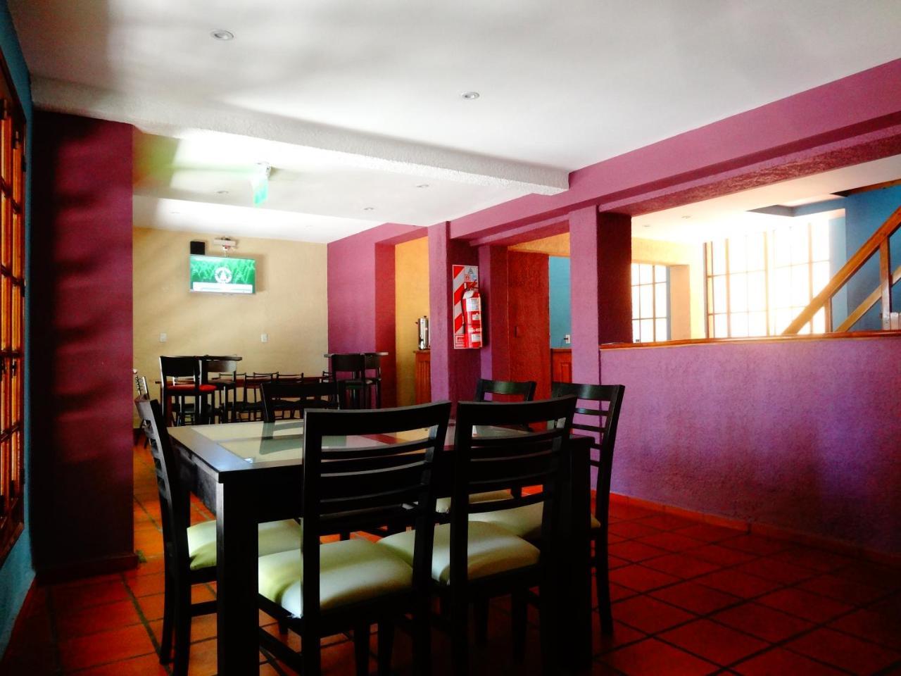Hostal Black Sheep International